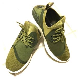 Nike Lunarcharge Essential Olive Green